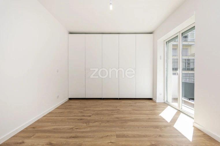 Apartamento T2 para Arrendamento em Penha de França Foto 24