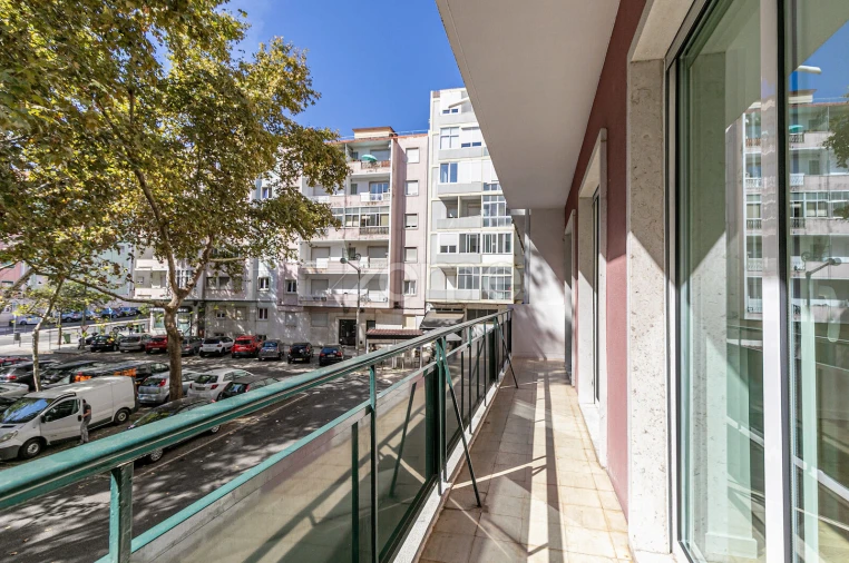 Apartamento T2 para Arrendamento em Penha de França Foto 5