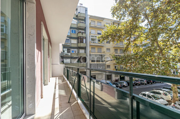 Apartamento T2 para Arrendamento em Penha de França Foto 4