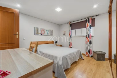 Moradia T4 para Venda em Ramada e Caneças