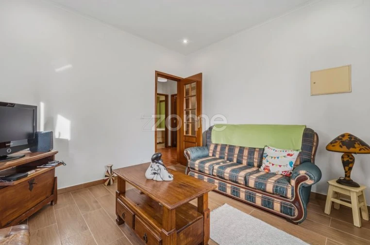 Moradia T4 para Venda em Ramada e Caneças Foto 3