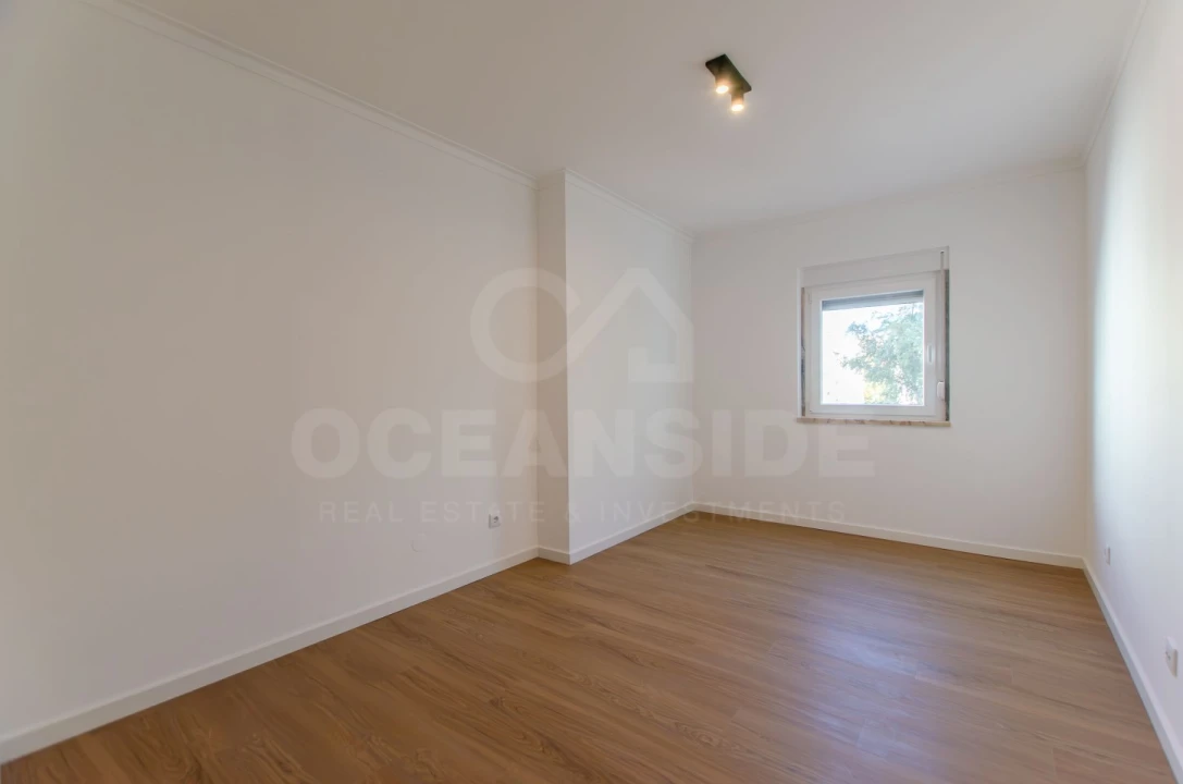 Apartamento T2 para Venda em Rio de Mouro Foto 22