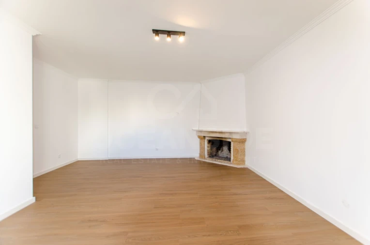 Apartamento T2 para Venda em Rio de Mouro Foto 4