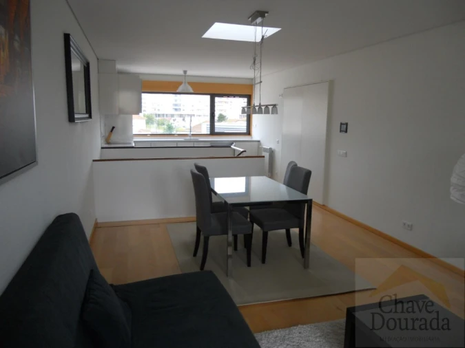 Apartamento T1 para Arrendamento em Santo Antonio dos Olivais Foto 11