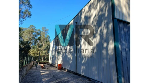 Armazém para Arrendamento em Carreira e Fonte Coberta