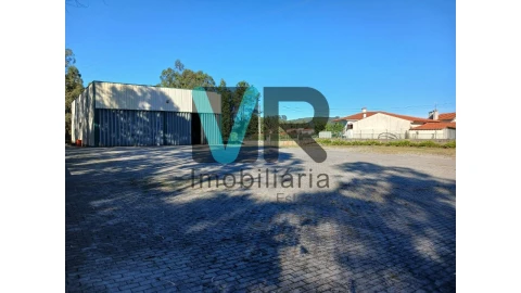 Armazém para Arrendamento em Carreira e Fonte Coberta