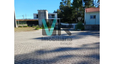 Armazém para Arrendamento em Carreira e Fonte Coberta