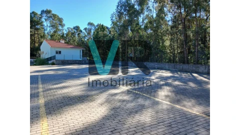 Armazém para Arrendamento em Carreira e Fonte Coberta