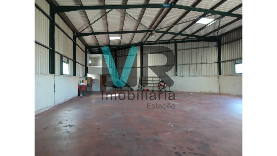 Armazém para Arrendamento em Carreira e Fonte Coberta Foto 8