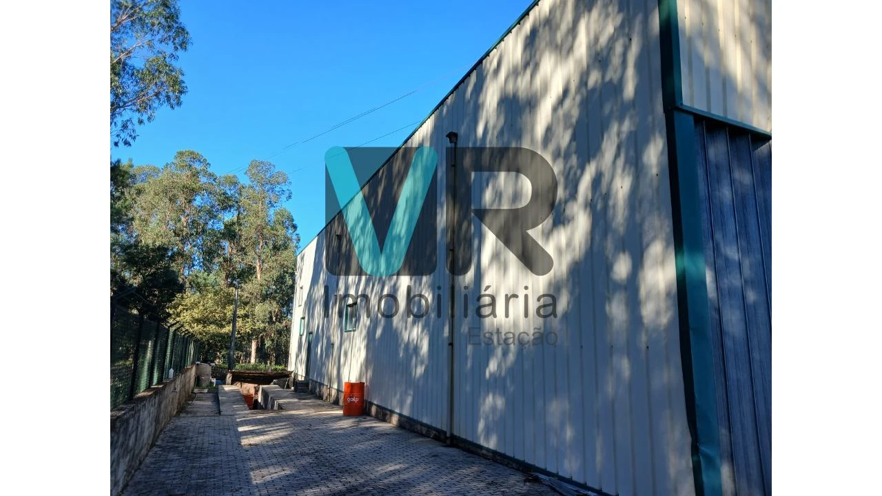 Armazém para Arrendamento em Carreira e Fonte Coberta Foto 3