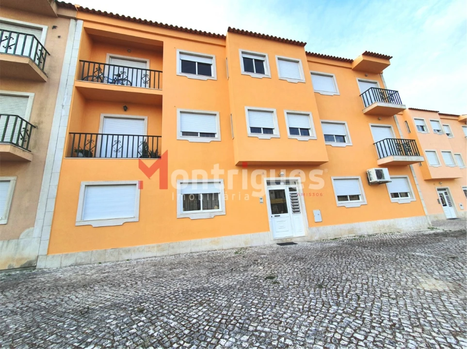 Apartamento T2 para Arrendamento em Sarilhos Grandes Foto 1