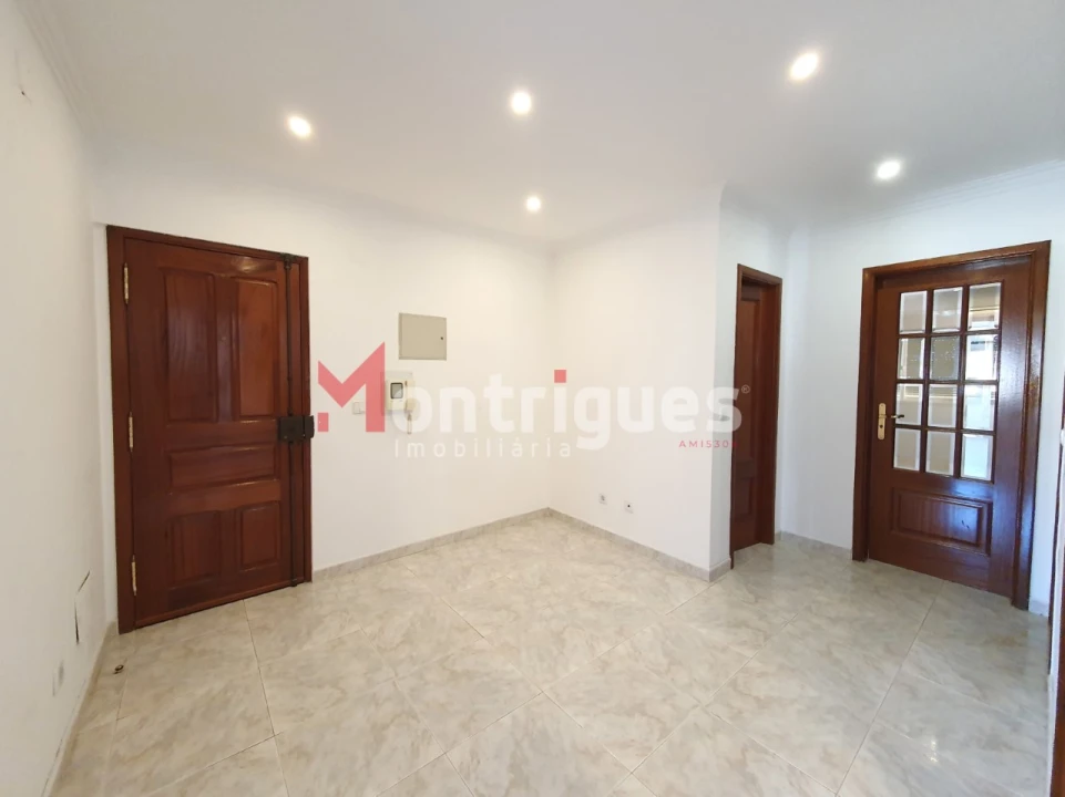 Apartamento T2 para Arrendamento em Sarilhos Grandes Foto 2