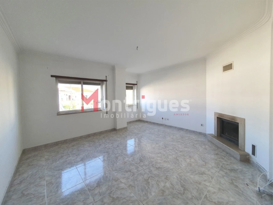 Apartamento T2 para Arrendamento em Sarilhos Grandes Foto 5