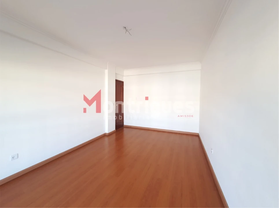 Apartamento T2 para Arrendamento em Sarilhos Grandes Foto 10
