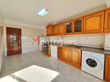 Apartamento T2 para Arrendamento em Sarilhos Grandes