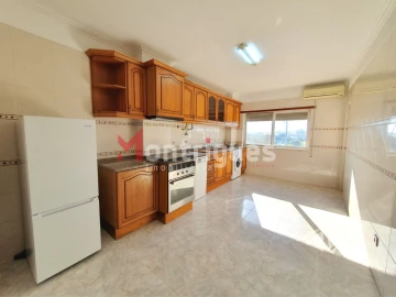 Apartamento T2 para Arrendamento em Sarilhos Grandes