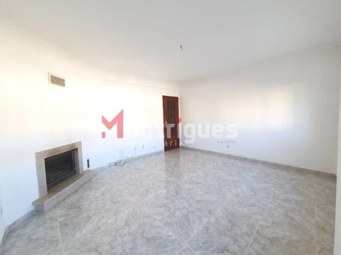 Apartamento T2 para Arrendamento em Sarilhos Grandes Foto 7