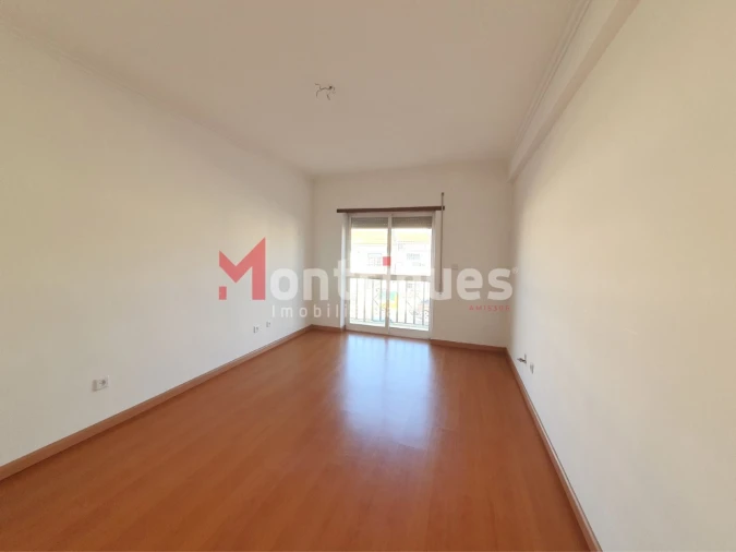 Apartamento T2 para Arrendamento em Sarilhos Grandes Foto 11