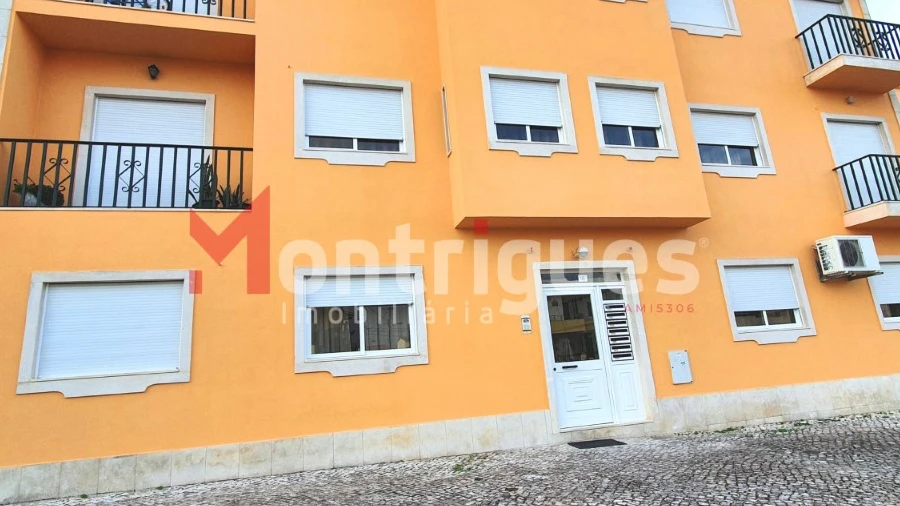 Apartamento T2 para Arrendamento em Sarilhos Grandes
