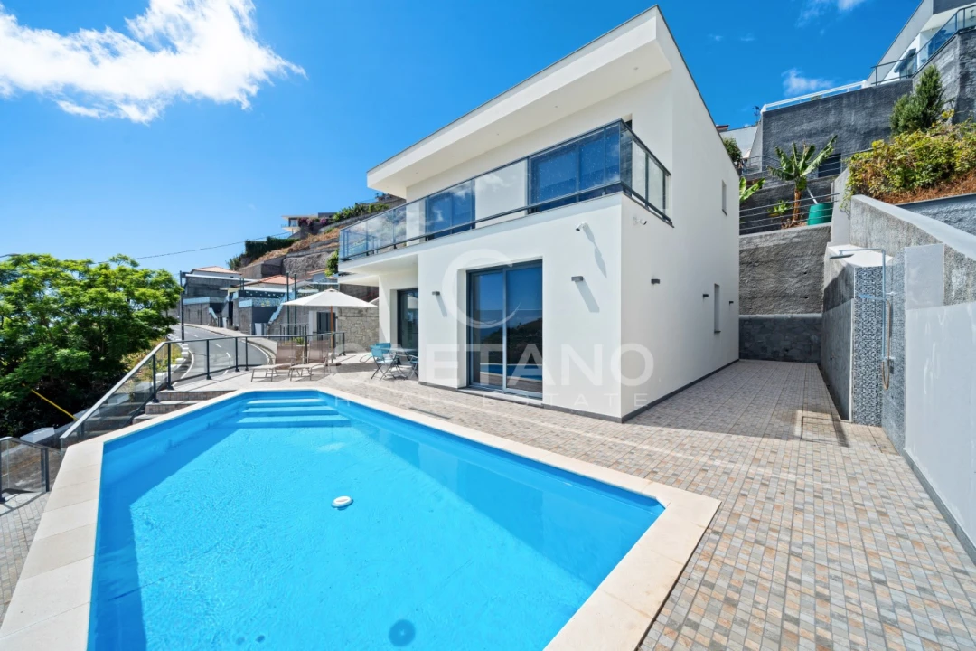 Moradia T3 para Venda em Ribeira Brava Foto 1