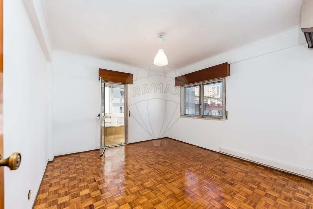 Apartamento T2 para Venda em Queluz e Belas Foto 13