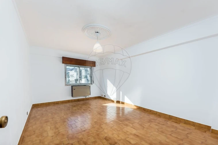 Apartamento T2 para Venda em Queluz e Belas Foto 2