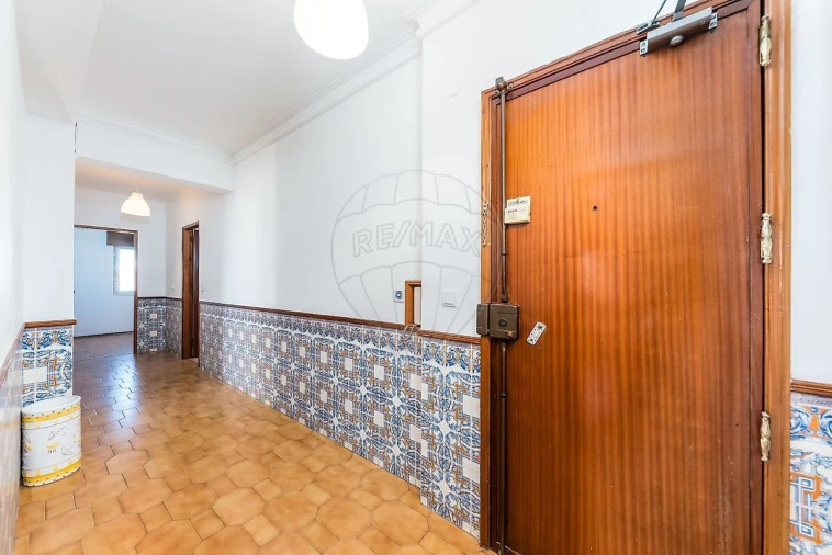 Apartamento T2 para Venda em Queluz e Belas Foto 3