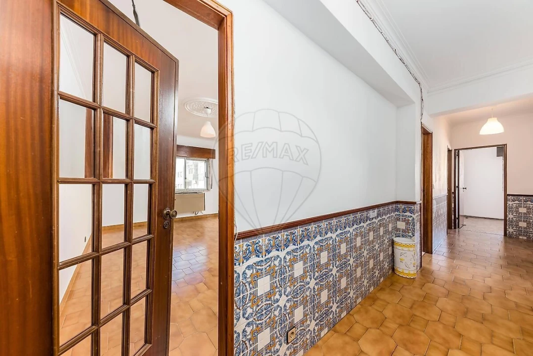 Apartamento T2 para Venda em Queluz e Belas Foto 4