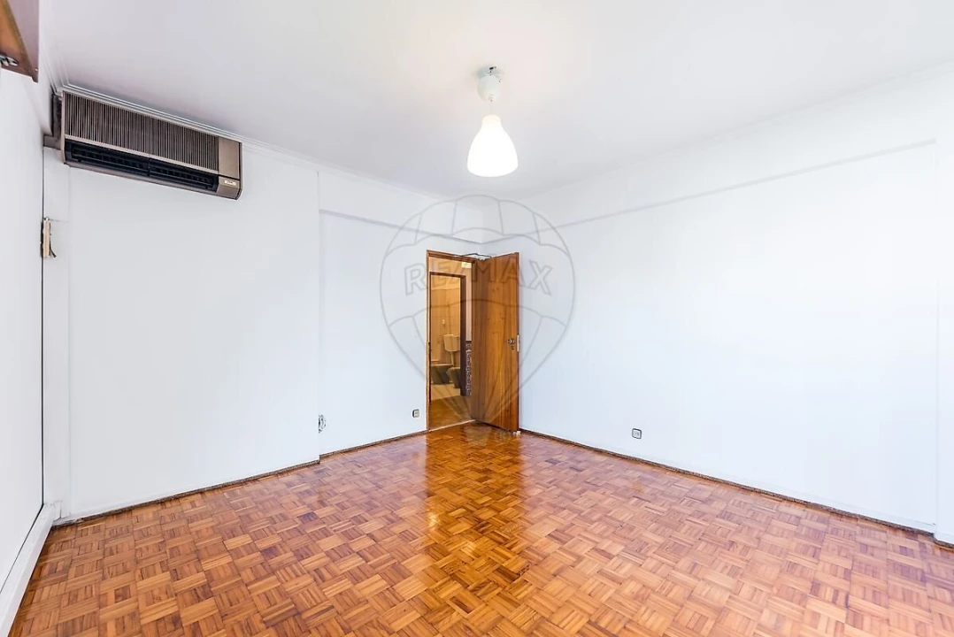 Apartamento T2 para Venda em Queluz e Belas Foto 14