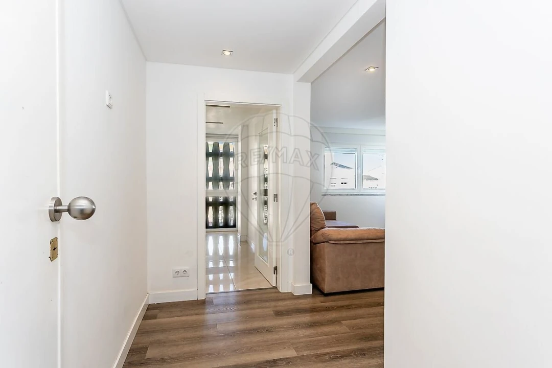 Apartamento T3 para Venda em Santo António dos Cavaleiros e Frielas Foto 6