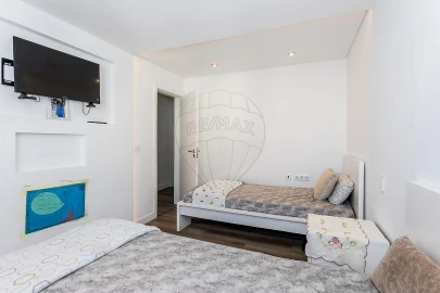 Apartamento T3 para Venda em Santo António dos Cavaleiros e Frielas