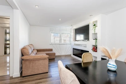 Apartamento T3 para Venda em Santo António dos Cavaleiros e Frielas