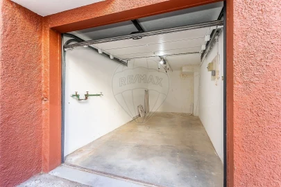 Apartamento T3 para Venda em Santo António dos Cavaleiros e Frielas