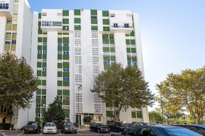 Apartamento T3 para Venda em Santo António dos Cavaleiros e Frielas