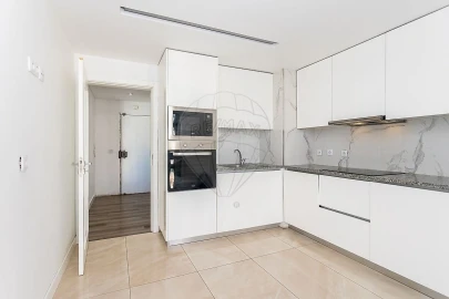 Apartamento T3 para Venda em Santo António dos Cavaleiros e Frielas