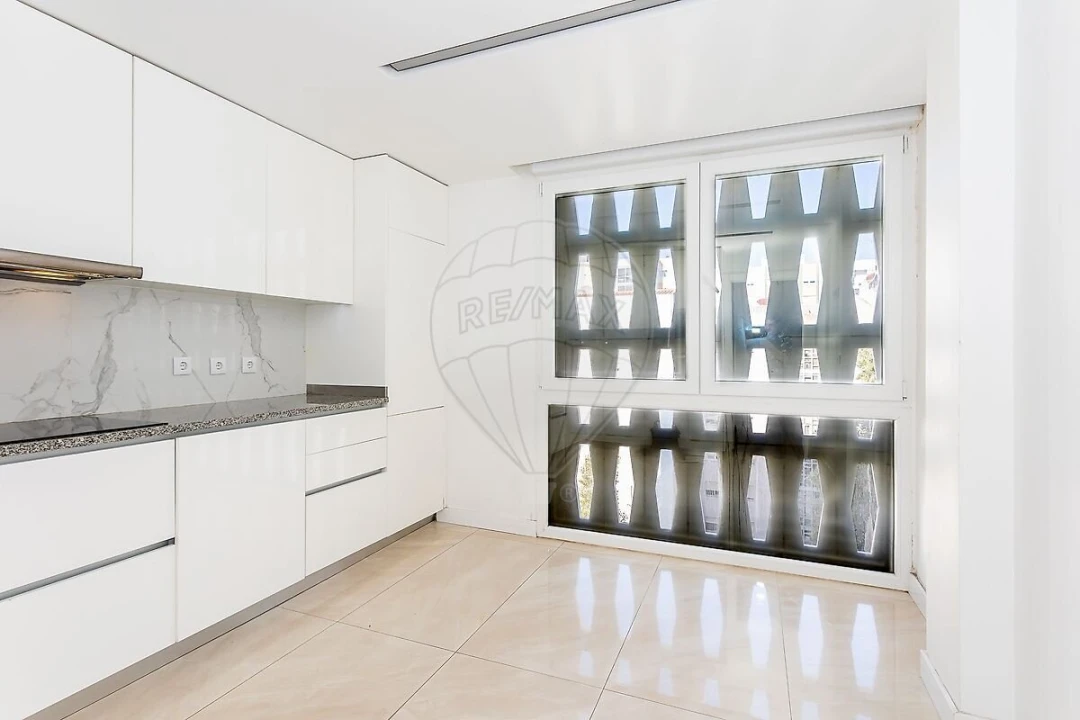 Apartamento T3 para Venda em Santo António dos Cavaleiros e Frielas Foto 4