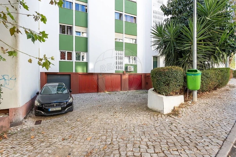 Apartamento T3 para Venda em Santo António dos Cavaleiros e Frielas Foto 26