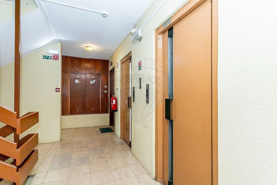 Apartamento T3 para Venda em Santo António dos Cavaleiros e Frielas Foto 21