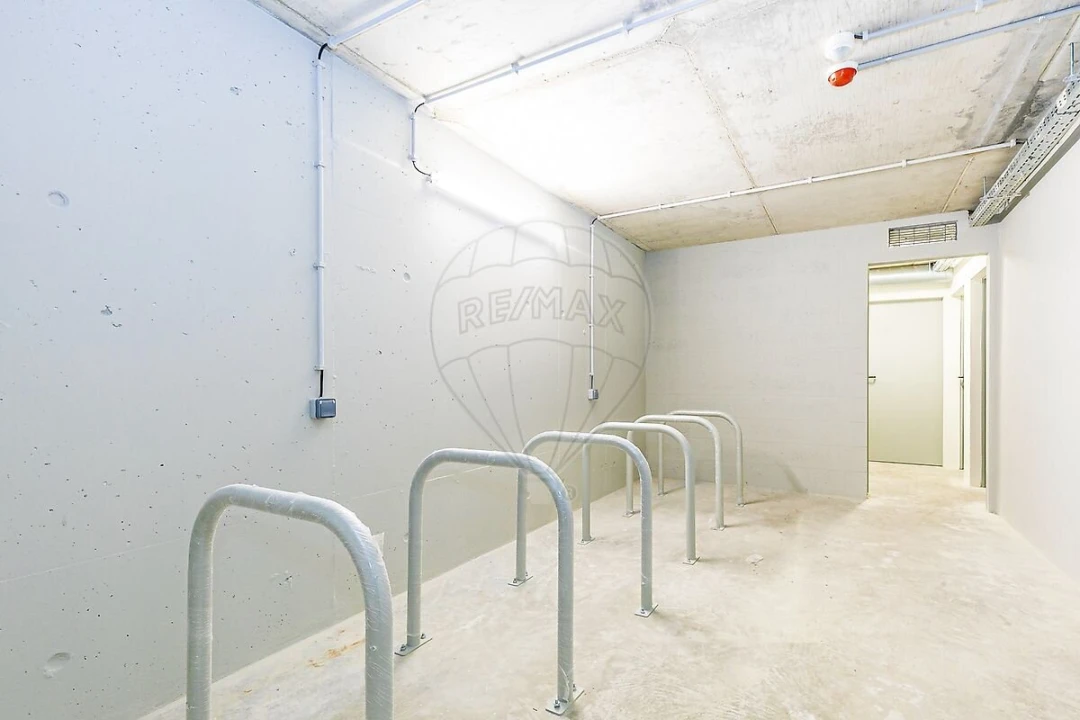 Apartamento T1 para Venda em Areeiro Foto 12