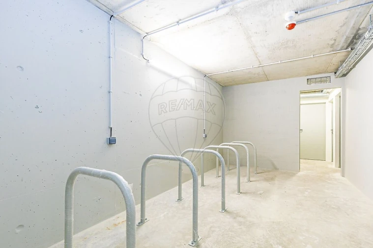 Apartamento T1 para Venda em Areeiro Foto 12