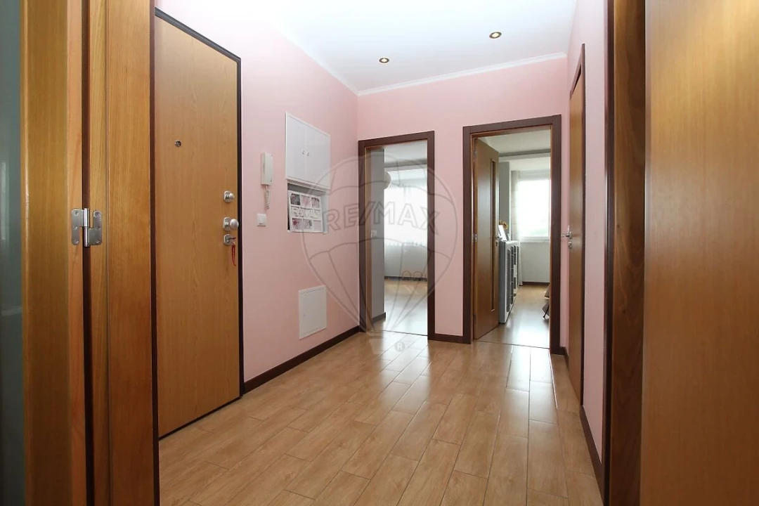 Apartamento T2 para Venda em Sacavém e Prior Velho Foto 4