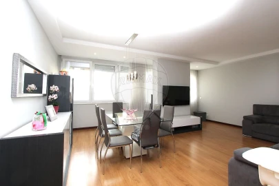 Apartamento T2 para Venda em Sacavém e Prior Velho