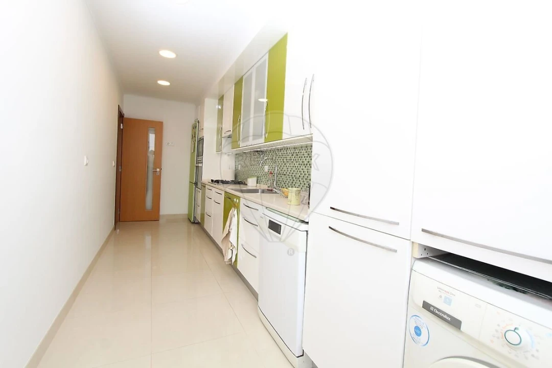 Apartamento T2 para Venda em Sacavém e Prior Velho Foto 9