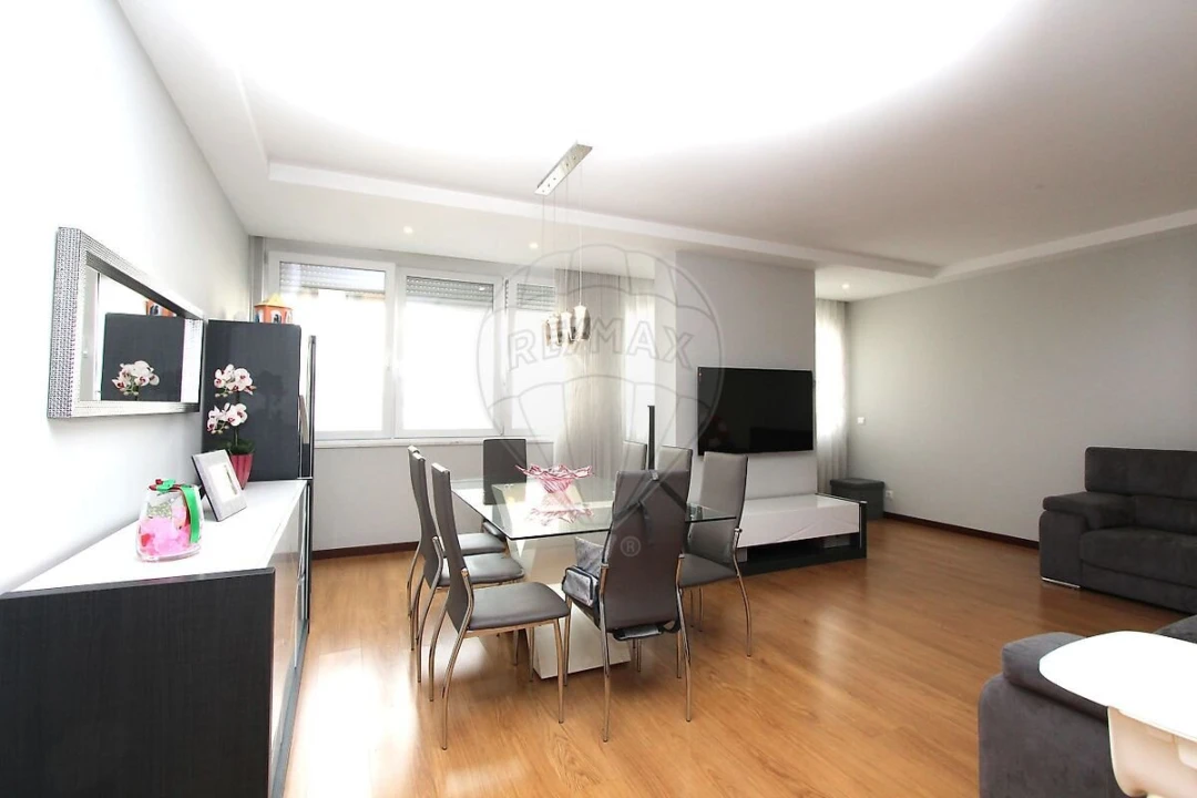 Apartamento T2 para Venda em Sacavém e Prior Velho Foto 1