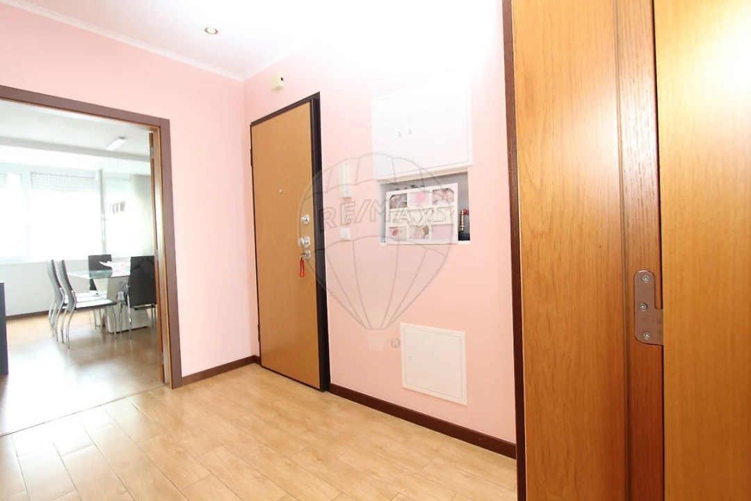 Apartamento T2 para Venda em Sacavém e Prior Velho Foto 3