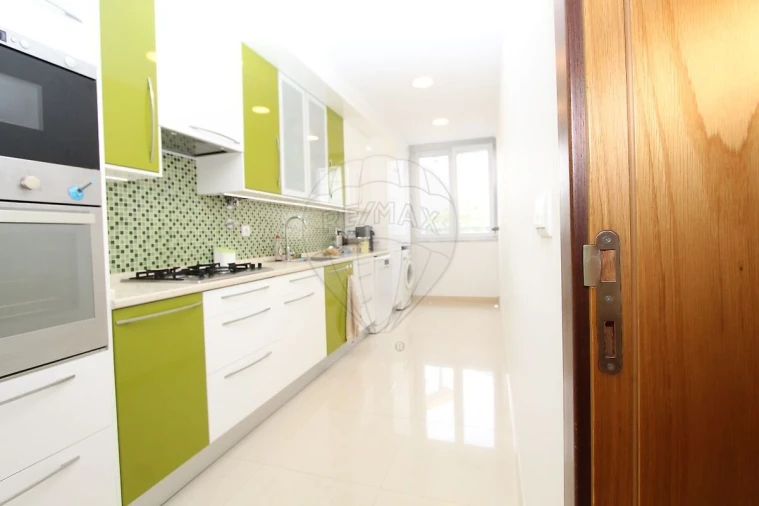 Apartamento T2 para Venda em Sacavém e Prior Velho Foto 11