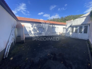 Moradia T4 para Venda em Urzelina (São Mateus)