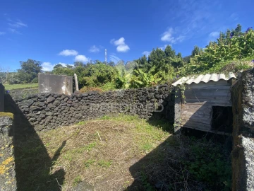 Moradia T4 para Venda em Urzelina (São Mateus)