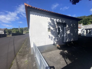 Moradia T4 para Venda em Urzelina (São Mateus)