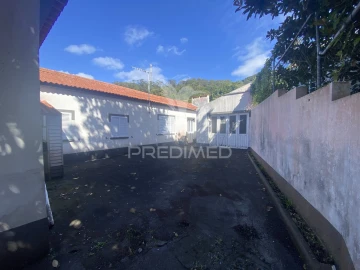 Moradia T4 para Venda em Urzelina (São Mateus)